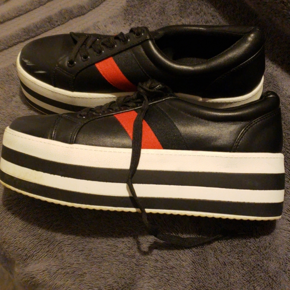 Shoes - Picture 3 of 4